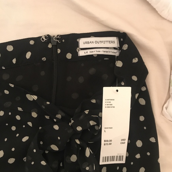 Cute skirt from urban outfitters - Picture 2 of 4